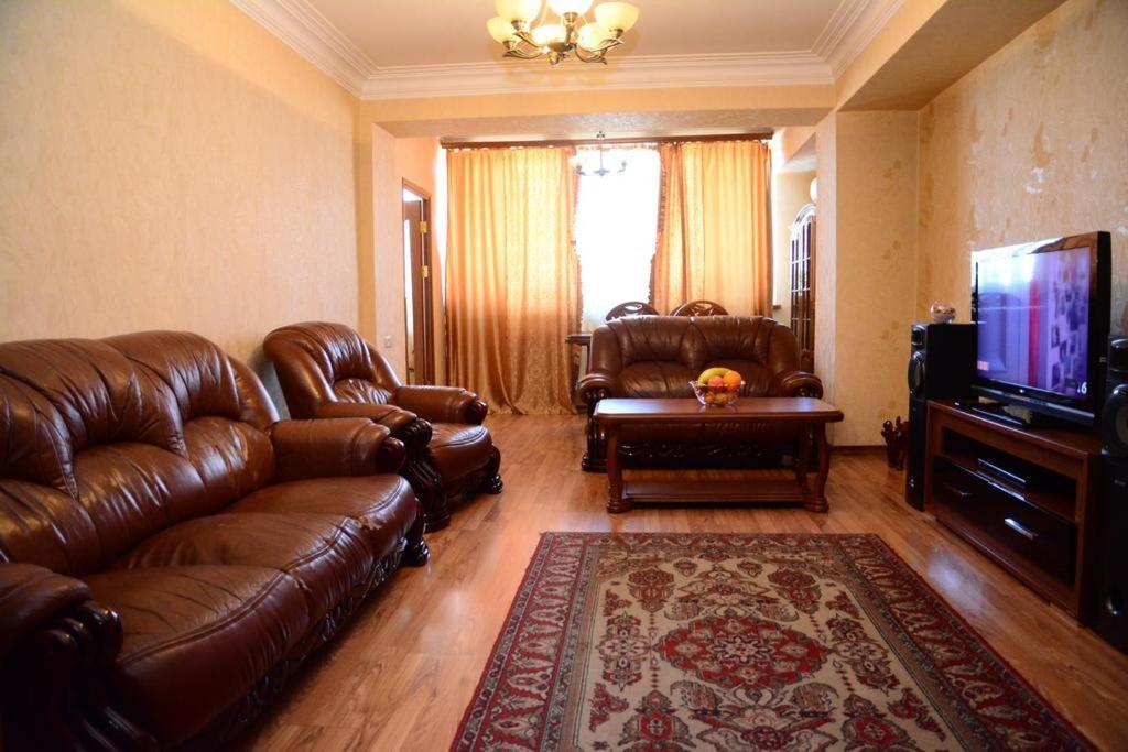 Lesi Apartament 耶烈万 外观 照片