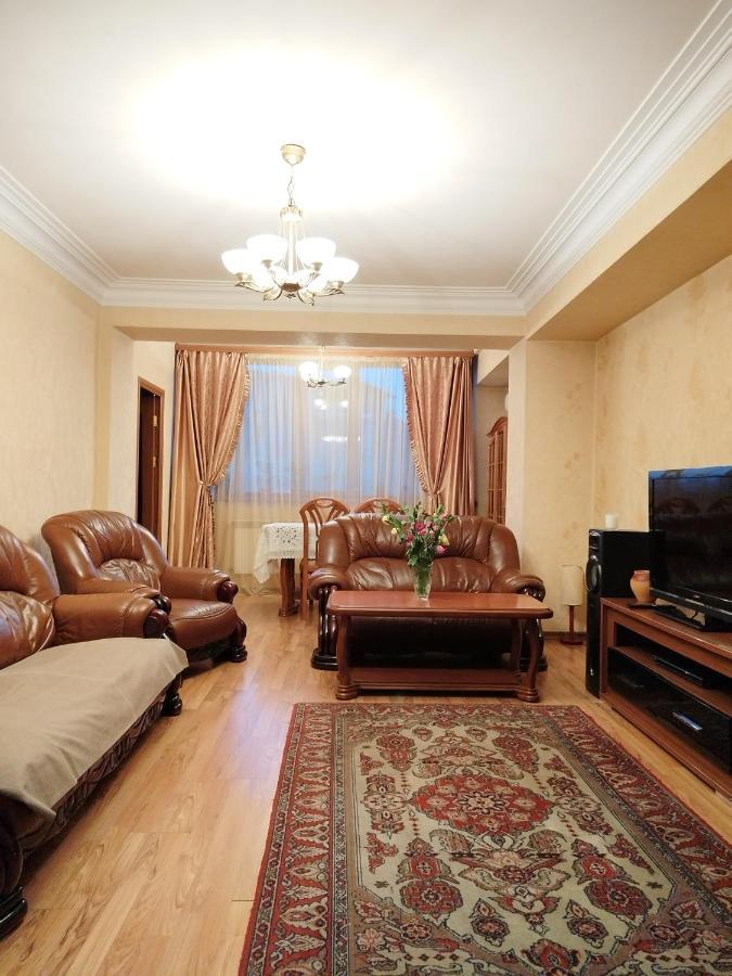 Lesi Apartament 耶烈万 外观 照片