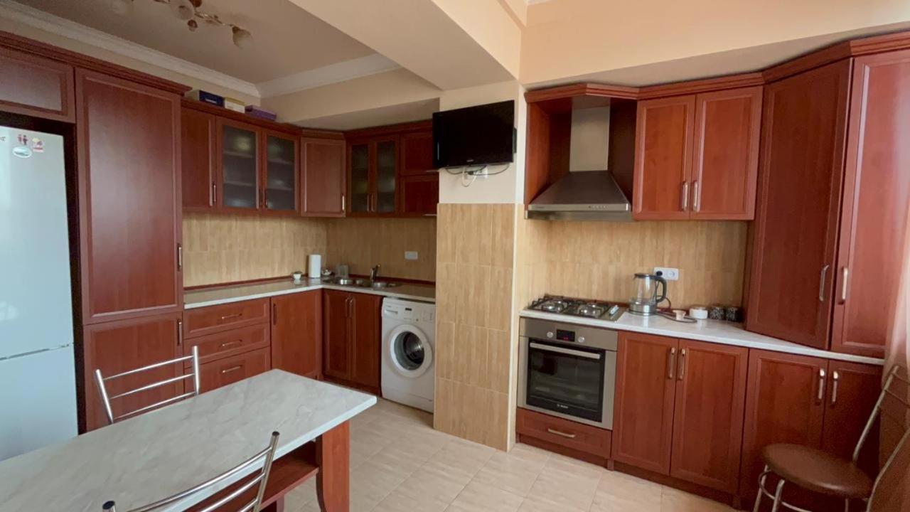 Lesi Apartament 耶烈万 外观 照片